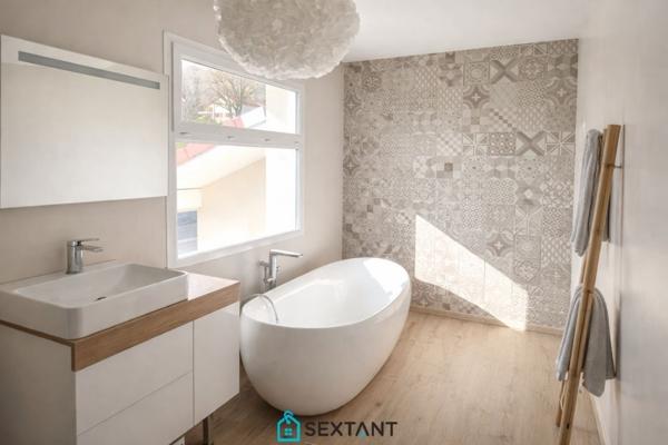 Belle villa mitoyenne familiale de 135 m² avec piscine chauffée -Collonges-Secteur Ecorans- 630.000 €