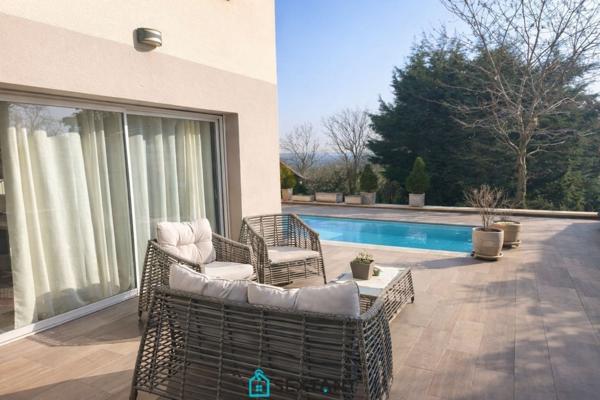 Belle villa mitoyenne familiale de 135 m² avec piscine chauffée -Collonges-Secteur Ecorans- 630.000 €