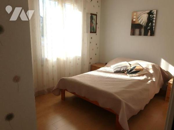 SUPERBE APPARTEMENT +100m2, AVEC TRES BELLE VUE SUR LA VIENNE, 2è étage av asc., comprenant :
...
