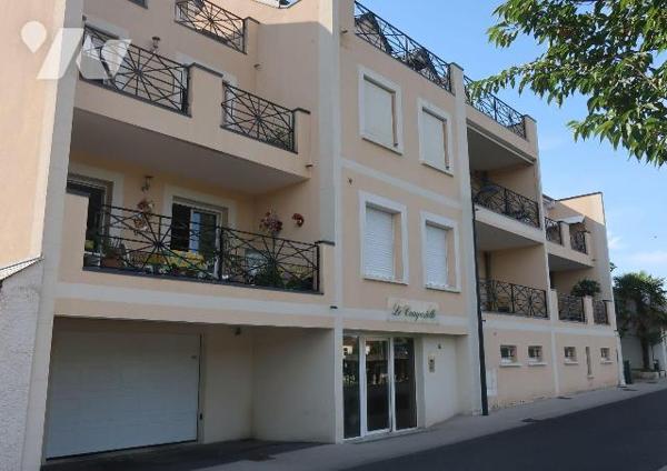 SUPERBE APPARTEMENT +100m2, AVEC TRES BELLE VUE SUR LA VIENNE, 2è étage av asc., comprenant :
...