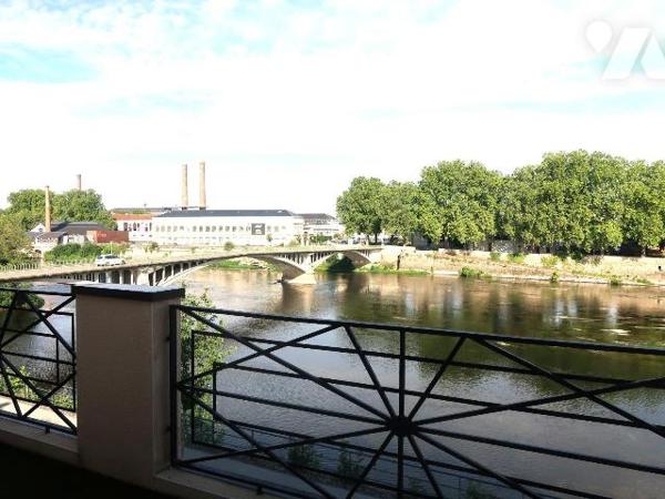 SUPERBE APPARTEMENT +100m2, AVEC TRES BELLE VUE SUR LA VIENNE, 2è étage av asc., comprenant :
...