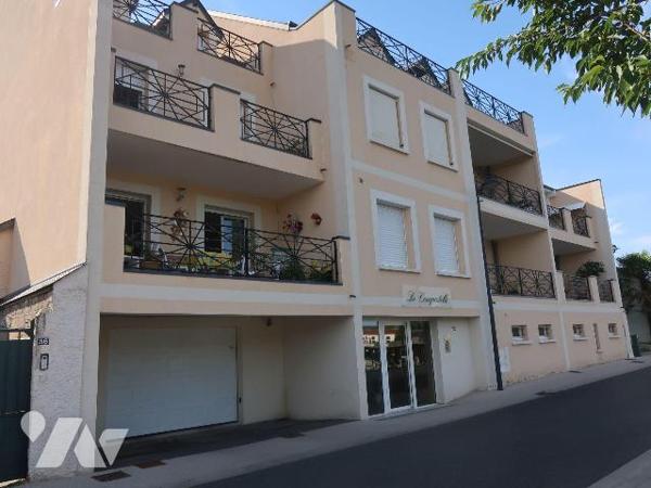 SUPERBE APPARTEMENT +100m2, AVEC TRES BELLE VUE SUR LA VIENNE, 2è étage av asc., comprenant :
...
