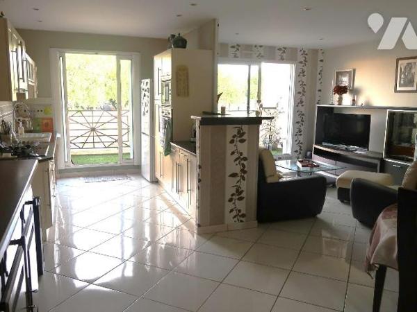 SUPERBE APPARTEMENT +100m2, AVEC TRES BELLE VUE SUR LA VIENNE, 2è étage av asc., comprenant :
...