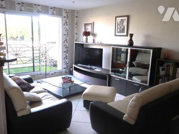 SUPERBE APPARTEMENT +100m2, AVEC TRES BELLE VUE SUR LA VIENNE, 2è étage av asc., comprenant :
...