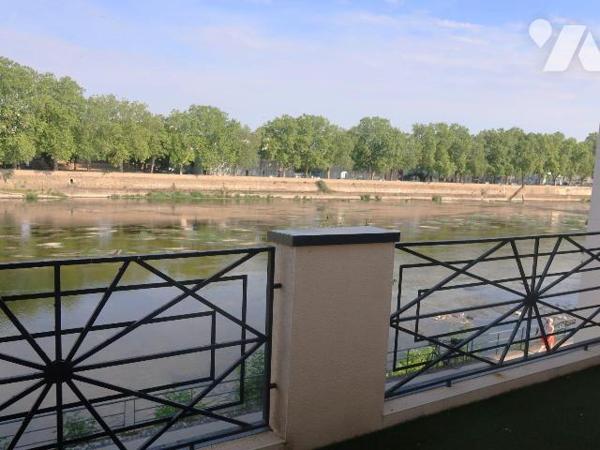 SUPERBE APPARTEMENT +100m2, AVEC TRES BELLE VUE SUR LA VIENNE, 2è étage av asc., comprenant :
...