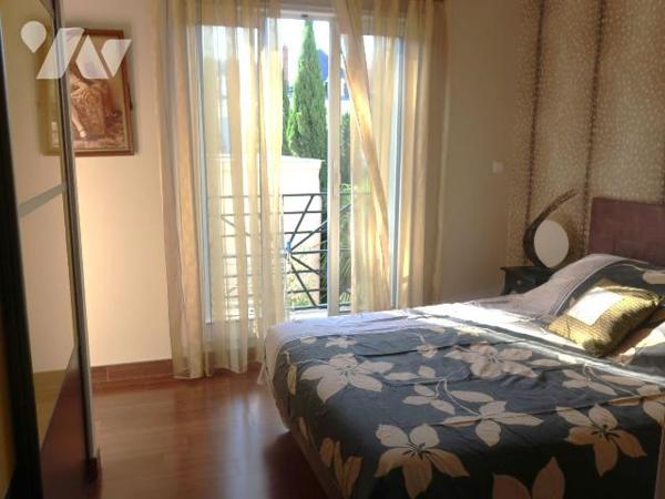 SUPERBE APPARTEMENT +100m2, AVEC TRES BELLE VUE SUR LA VIENNE, 2è étage av asc., comprenant :
...