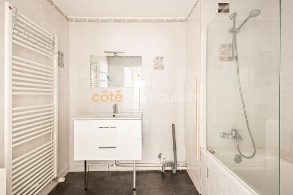 Vente
                Appartement67 m² - 3 Pièces -
                    BASSE GOULAINE (44115)