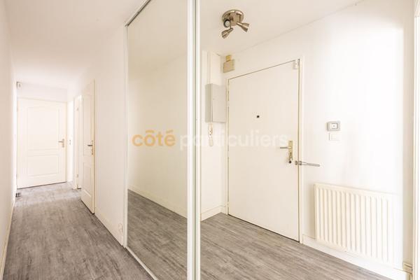 Vente
                Appartement67 m² - 3 Pièces -
                    BASSE GOULAINE (44115)