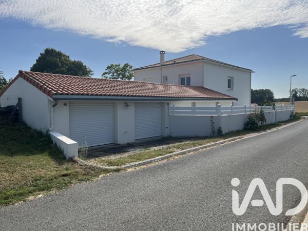 Maison à vendre 7 pièces 206 m² Saint-Romain-de-Benet
