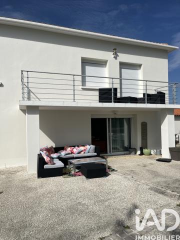 Maison à vendre 7 pièces 206 m² Saint-Romain-de-Benet