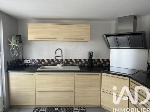 Maison à vendre 7 pièces 206 m² Saint-Romain-de-Benet