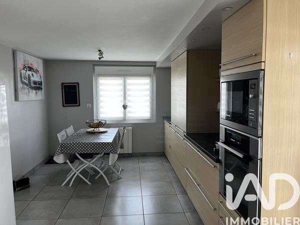 Maison à vendre 7 pièces 206 m² Saint-Romain-de-Benet