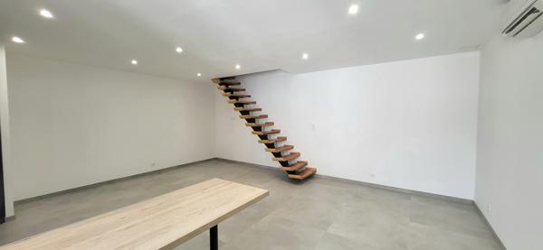 UCHAUD - Centre ville - Maison T3 entièrement rénovée 75 m2