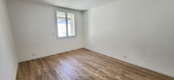 UCHAUD - Centre ville - Maison T3 entièrement rénovée 75 m2