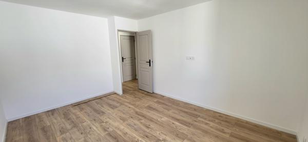 UCHAUD - Centre ville - Maison T3 entièrement rénovée 75 m2