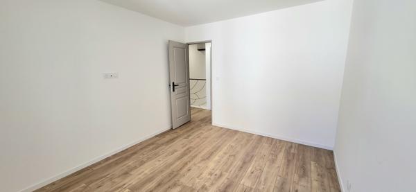 UCHAUD - Centre ville - Maison T3 entièrement rénovée 75 m2