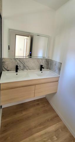 UCHAUD - Centre ville - Maison T3 entièrement rénovée 75 m2