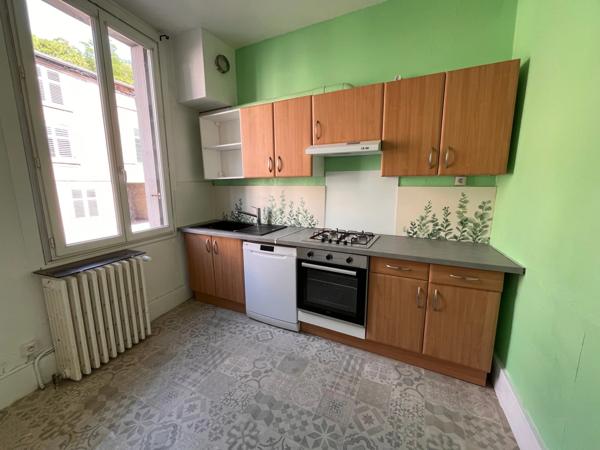 Maison de ville avec cour intimiste et petite dépendance