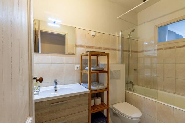 Maison de caractère rénovée avec style, aux beaux volumes, au cœur de la bastide, avec cour intérieure et piscine chauffée sans vis-à-vis