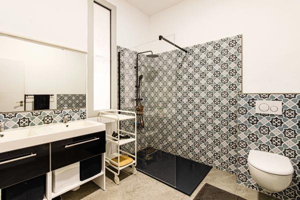 Maison de caractère rénovée avec style, aux beaux volumes, au cœur de la bastide, avec cour intérieure et piscine chauffée sans vis-à-vis