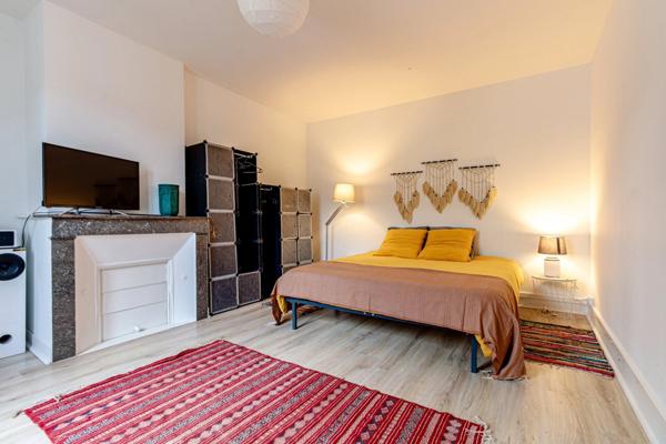 Maison de caractère rénovée avec style, aux beaux volumes, au cœur de la bastide, avec cour intérieure et piscine chauffée sans vis-à-vis