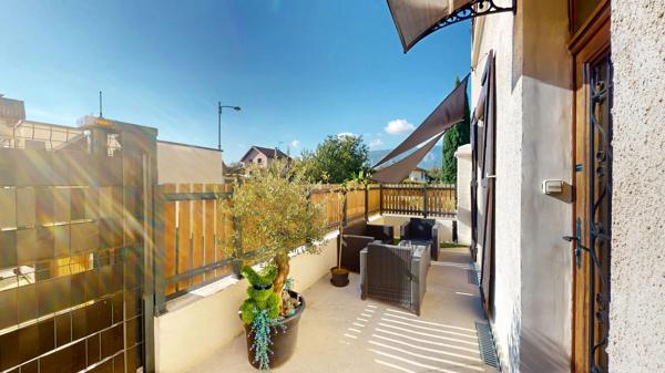 Domène -T3 rez-de-jardin avec 2 extérieurs privatifs et cave