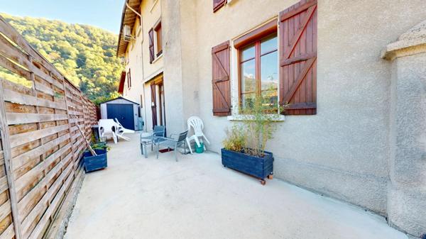 Domène -T3 rez-de-jardin avec 2 extérieurs privatifs et cave