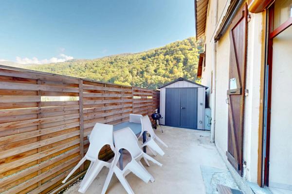 Domène -T3 rez-de-jardin avec 2 extérieurs privatifs et cave
