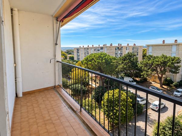 A LOUER T4 MEUBLE EN 4EME ETAGE PARC MEDITERRANEE
