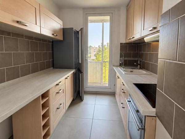 A LOUER T4 MEUBLE EN 4EME ETAGE PARC MEDITERRANEE