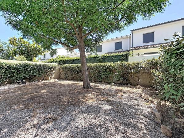 GIGNAC (34) Maison à vendre 4 pièces de plain pied 92 m2, 250 m2 de terrain, garage, parking.