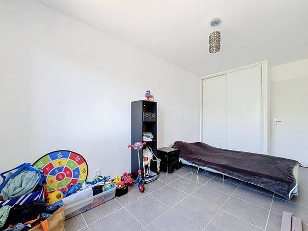 GIGNAC (34) Maison à vendre 4 pièces de plain pied 92 m2, 250 m2 de terrain, garage, parking.