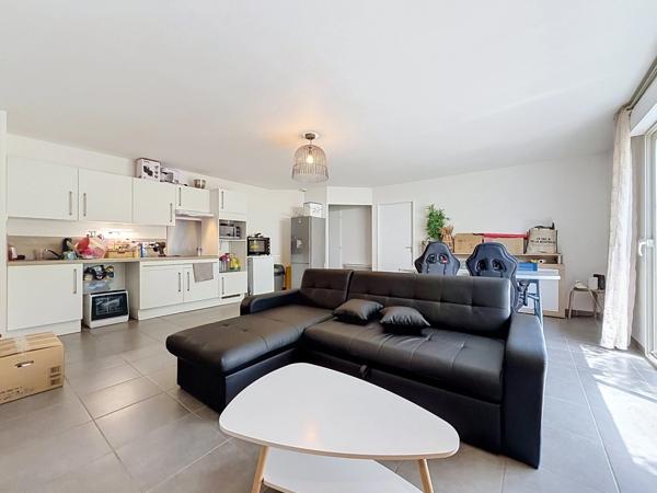 GIGNAC (34) Maison à vendre 4 pièces de plain pied 92 m2, 250 m2 de terrain, garage, parking.