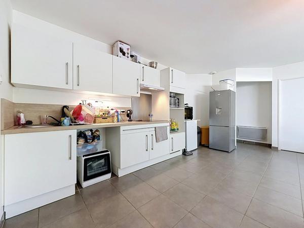 GIGNAC (34) Maison à vendre 4 pièces de plain pied 92 m2, 250 m2 de terrain, garage, parking.