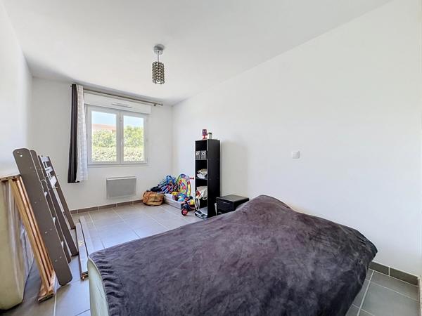 GIGNAC (34) Maison à vendre 4 pièces de plain pied 92 m2, 250 m2 de terrain, garage, parking.