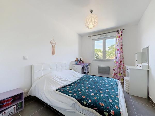 GIGNAC (34) Maison à vendre 4 pièces de plain pied 92 m2, 250 m2 de terrain, garage, parking.