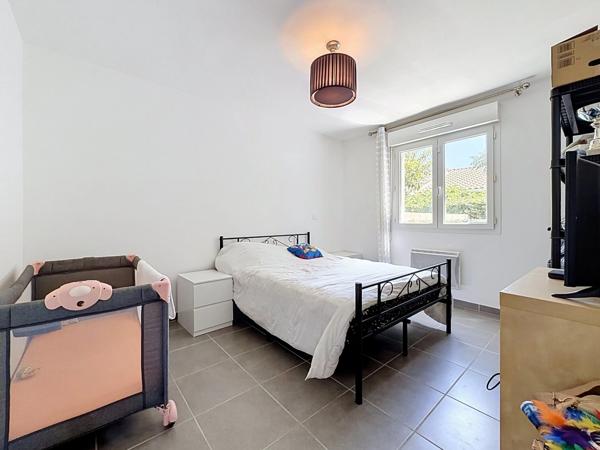 GIGNAC (34) Maison à vendre 4 pièces de plain pied 92 m2, 250 m2 de terrain, garage, parking.