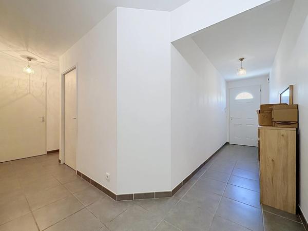 GIGNAC (34) Maison à vendre 4 pièces de plain pied 92 m2, 250 m2 de terrain, garage, parking.