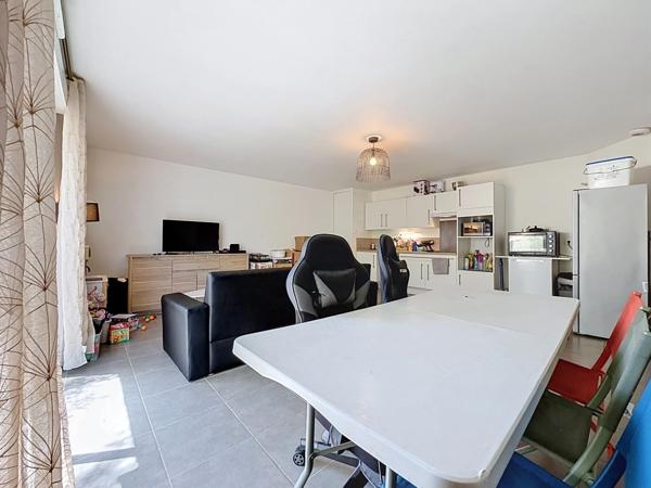 GIGNAC (34) Maison à vendre 4 pièces de plain pied 92 m2, 250 m2 de terrain, garage, parking.