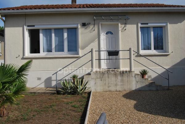 Maison de plain-pied avec garage et un jardin arboré à Saint-Cybard, Angoulême