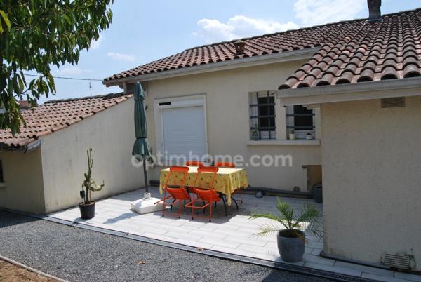 Maison de plain-pied avec garage et un jardin arboré à Saint-Cybard, Angoulême