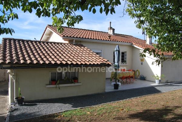 Maison de plain-pied avec garage et un jardin arboré à Saint-Cybard, Angoulême