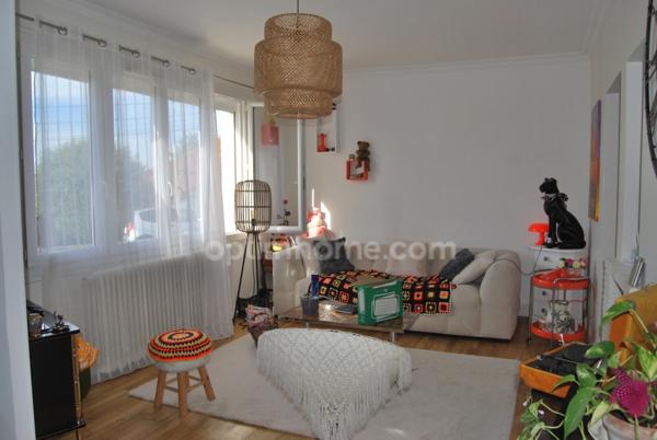 Maison de plain-pied avec garage et un jardin arboré à Saint-Cybard, Angoulême