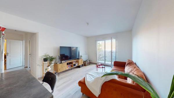 Vente                                                      Appartement
                        
                     3 pièces                      58 m2                     à Vitry-sur-Seine