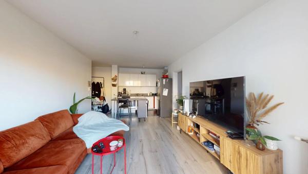 Vente                                                      Appartement
                        
                     3 pièces                      58 m2                     à Vitry-sur-Seine