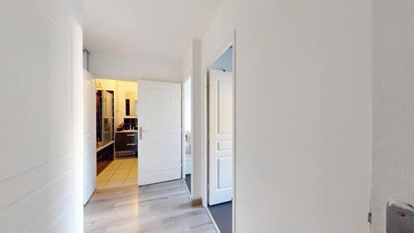 Vente                                                      Appartement
                        
                     3 pièces                      58 m2                     à Vitry-sur-Seine