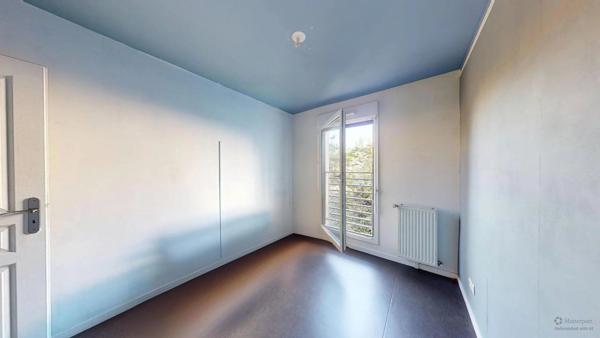 Vente                                                      Appartement
                        
                     3 pièces                      58 m2                     à Vitry-sur-Seine
