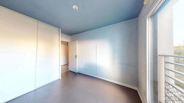 Vente                                                      Appartement
                        
                     3 pièces                      58 m2                     à Vitry-sur-Seine