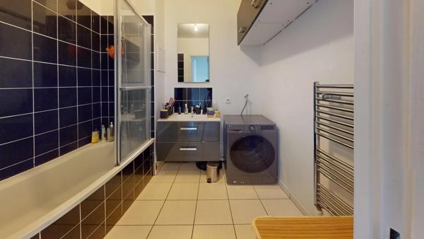 Vente                                                      Appartement
                        
                     3 pièces                      58 m2                     à Vitry-sur-Seine