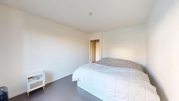 Vente                                                      Appartement
                        
                     3 pièces                      58 m2                     à Vitry-sur-Seine